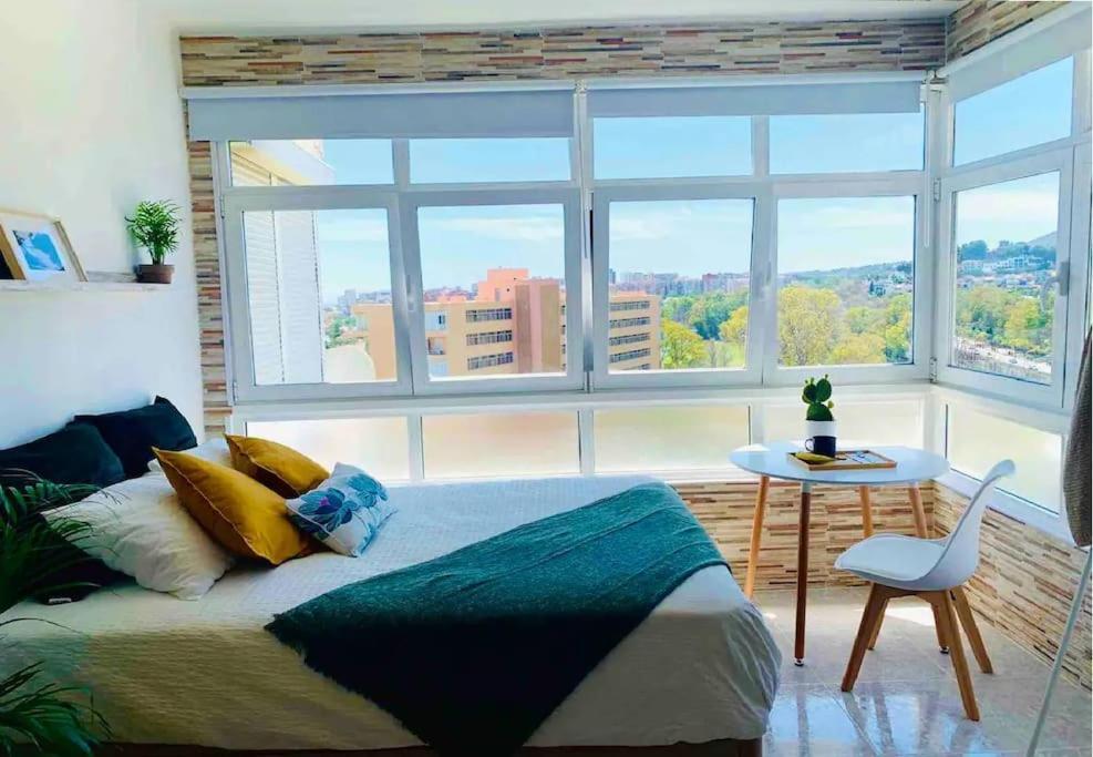Alterhome Luminoso Estudio Con Piscina Y Maravillosas Vistas Torremolinos Esterno foto