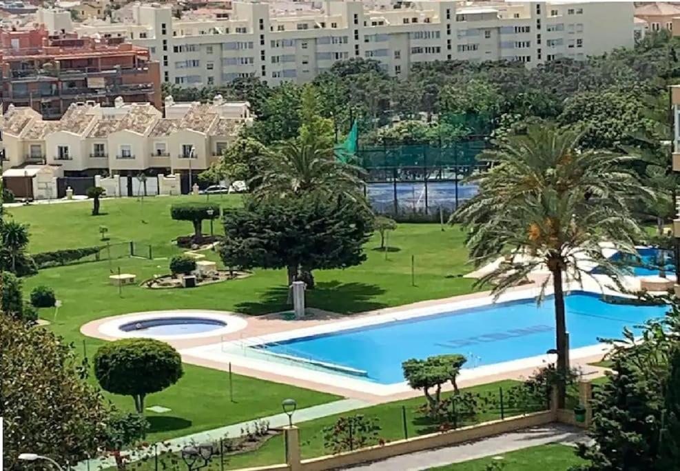 Alterhome Luminoso Estudio Con Piscina Y Maravillosas Vistas Torremolinos Esterno foto
